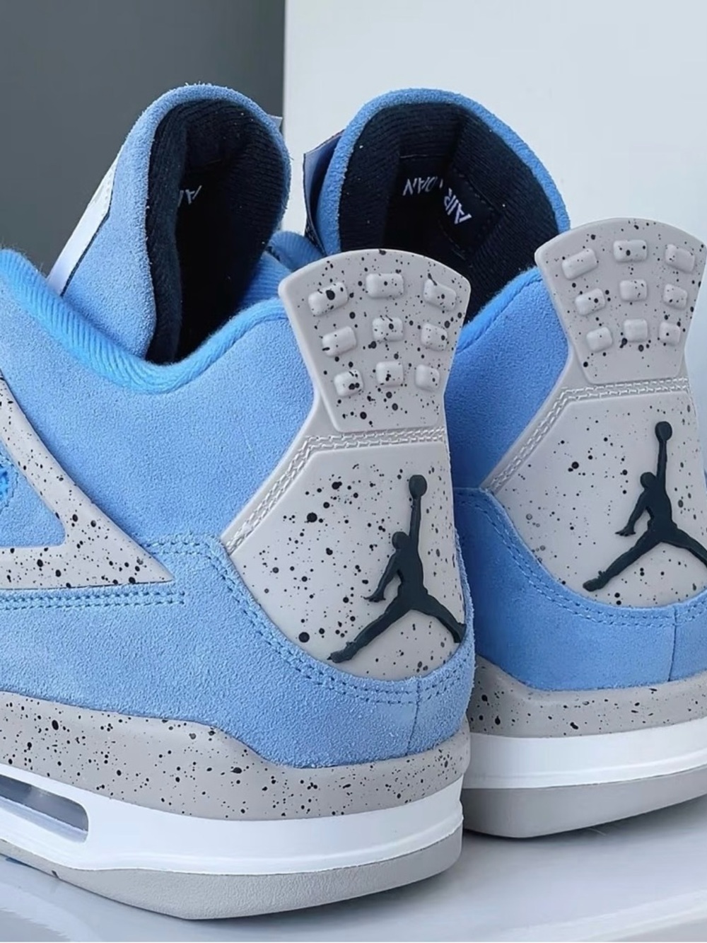 Air Jordan 4 Retro 'University Blue' Men’s Sneakers - Picture 6 of 6